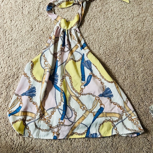 Super cute Forever 21 halter top with open back in size small - Picture 6 of 6